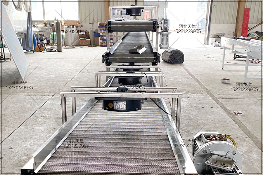 網(wǎng)帶輸送機